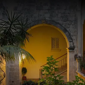 Palazzo Sambiasi Bed and breakfast