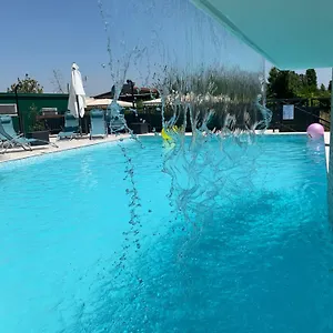 Patrizia Apartahotel